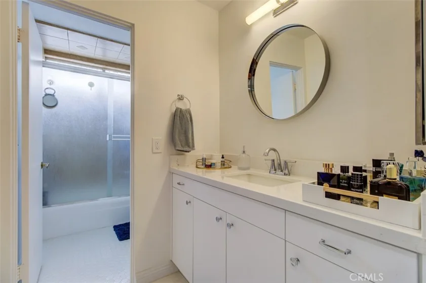 5454 Zelzah Avenue #215 photo 13