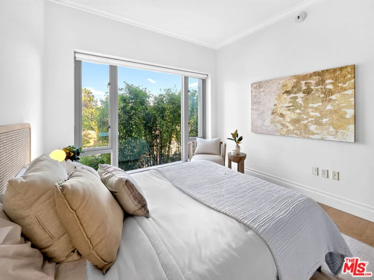 10727 Wilshire Boulevard #404 photo 32