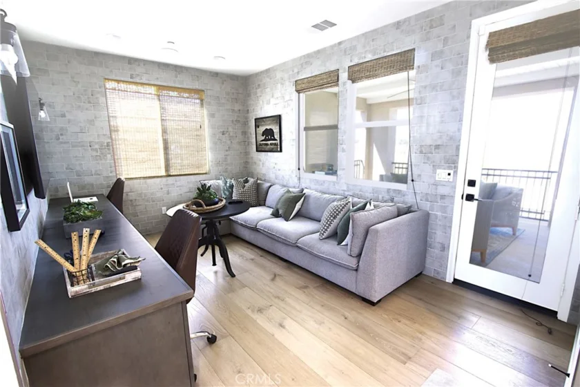 39789 Larkspur photo 12