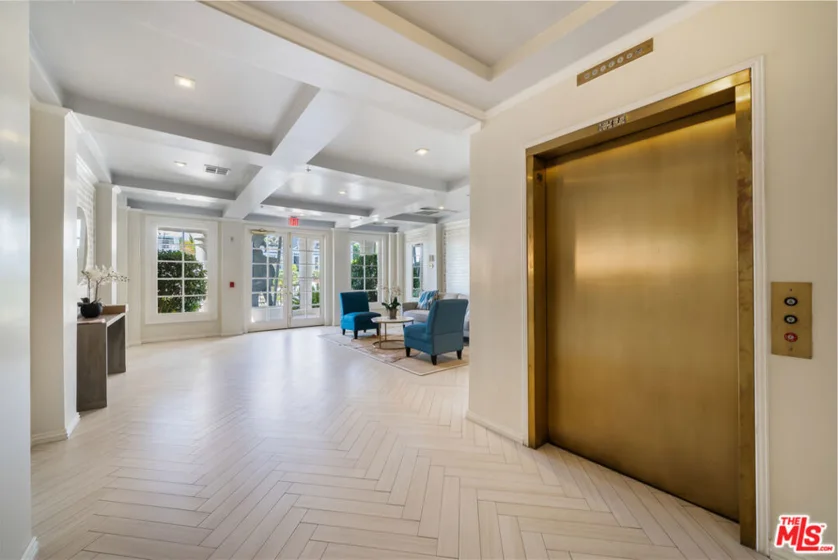 960 N Doheny Drive #301 photo 7