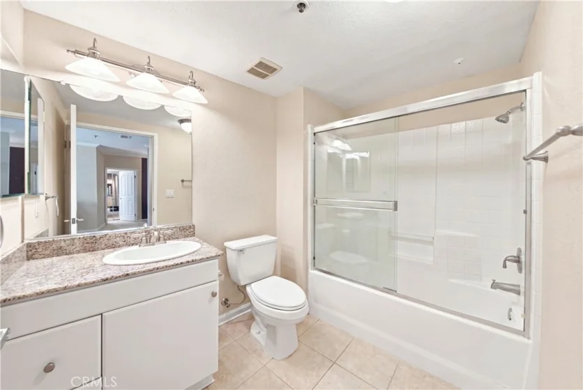 838 Pine photo 8