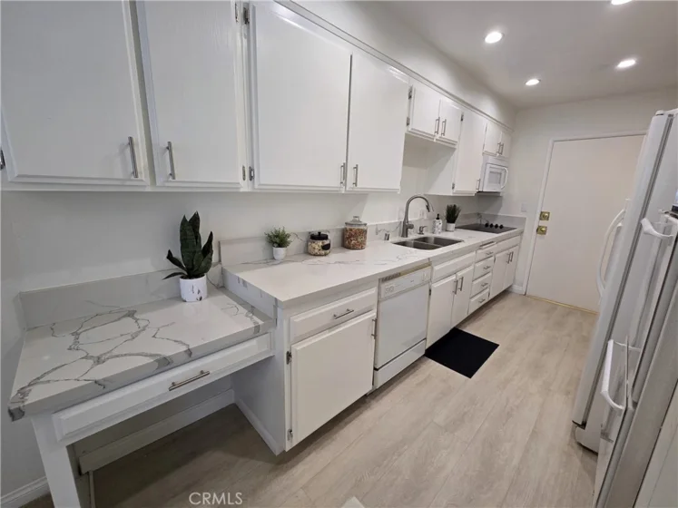 4647 Willis Avenue #220 photo 6