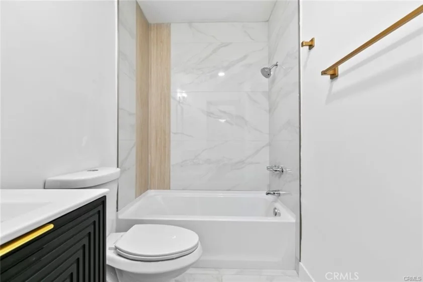 960 Larrabee #120 photo 9