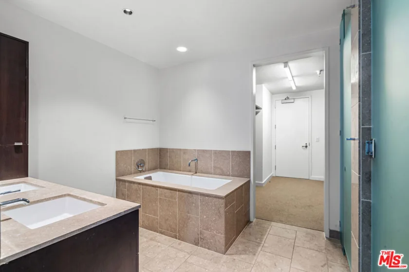 6250 Hollywood Boulevard #4E photo 49