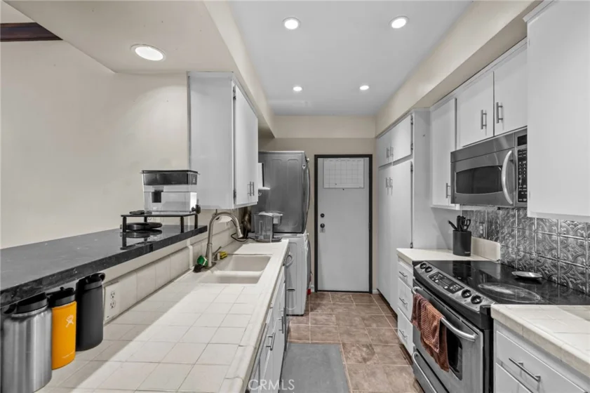 8712 Gregory Way #402 photo 26