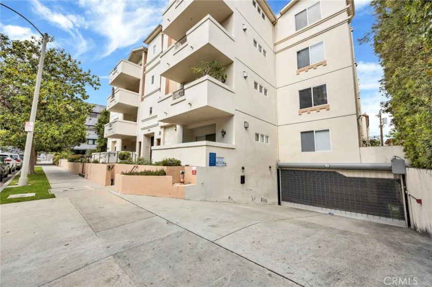 1726 S Bentley Avenue #403 photo 20