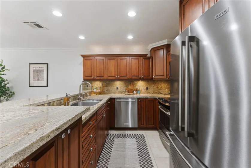 8208 N Marina Pacifica photo 33