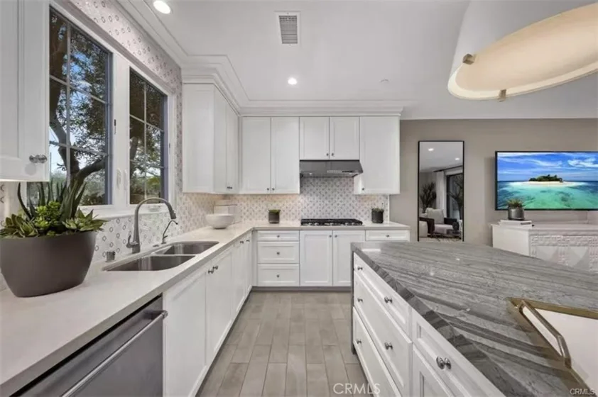 166 Villa Ridge photo 9