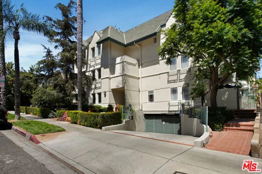 1426 N Laurel Avenue #110 photo 37
