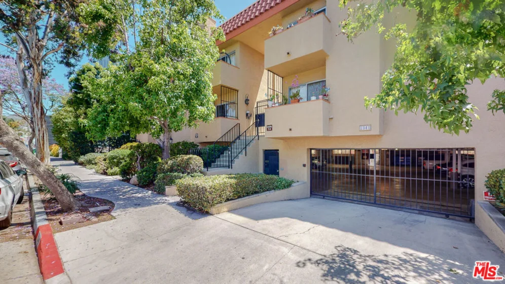 1040 N Gardner Street #8 photo 1