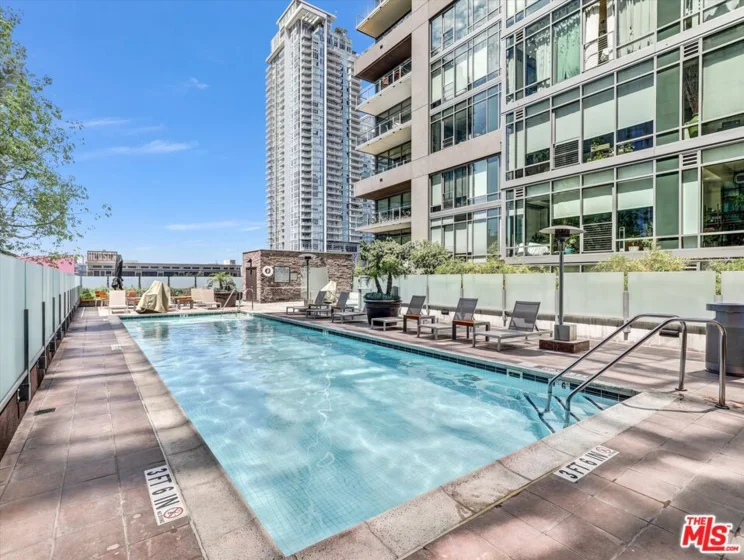 1111 S Grand Avenue #412 photo 3