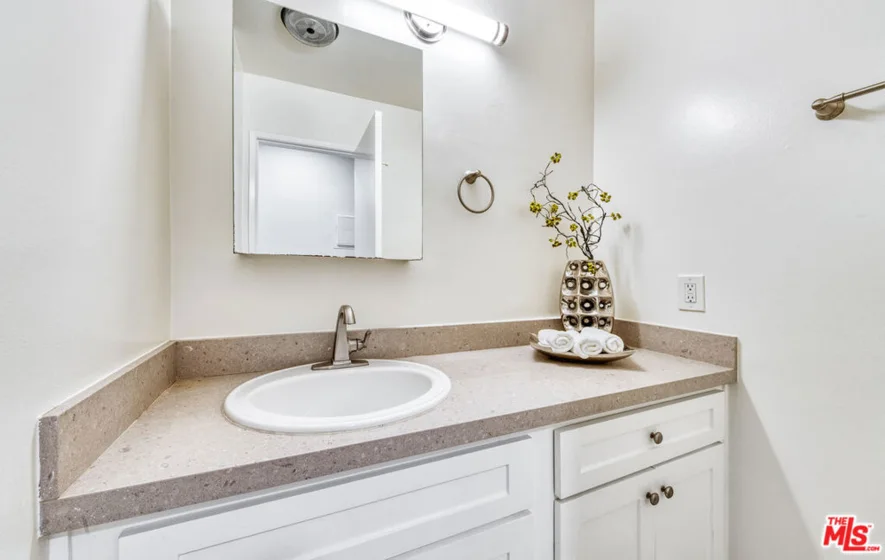 6250 Buckingham #204 photo 25