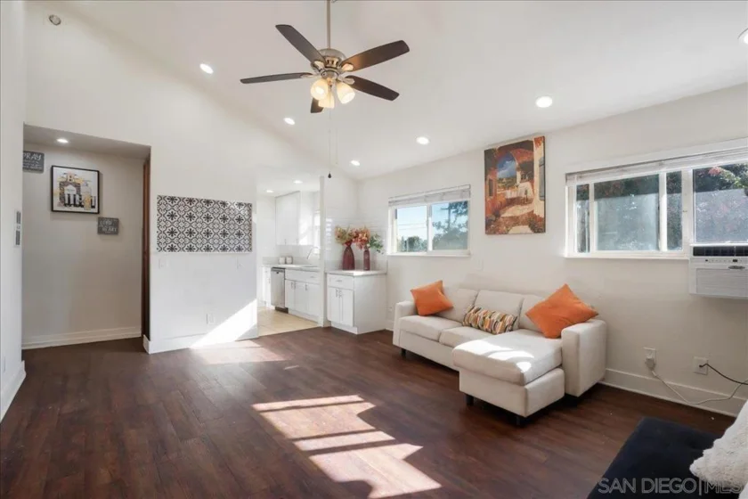 4353 51 Street #6 photo 3