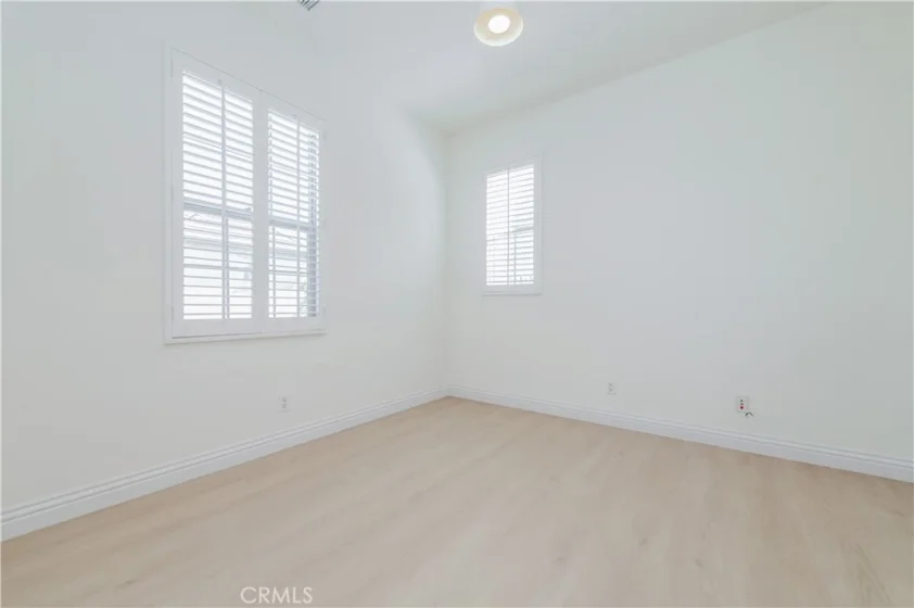83 Twin Gables photo 31