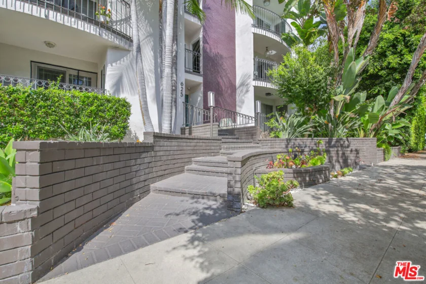 625 N Flores Street #102 photo 7