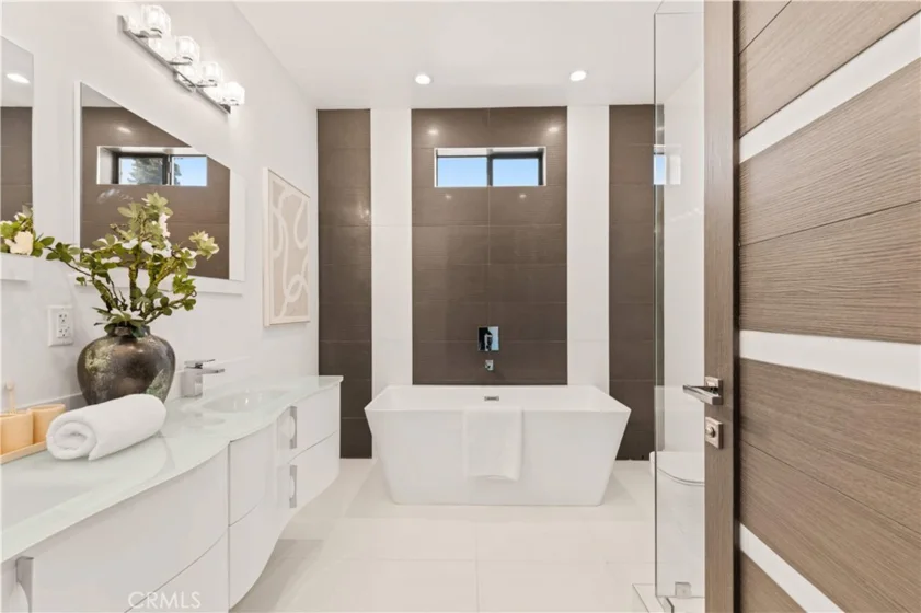 4485 Hazeltine Avenue #1 photo 33