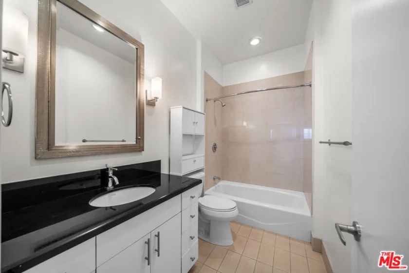 3810 Wilshire Boulevard #1801 photo 11