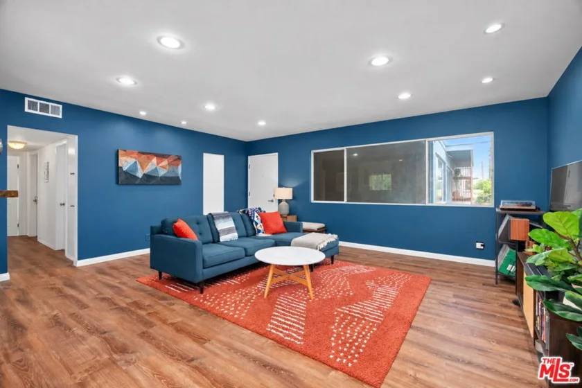 6160 Whitsett Avenue #10 photo 3