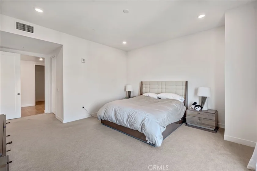 4600 Rivington photo 13