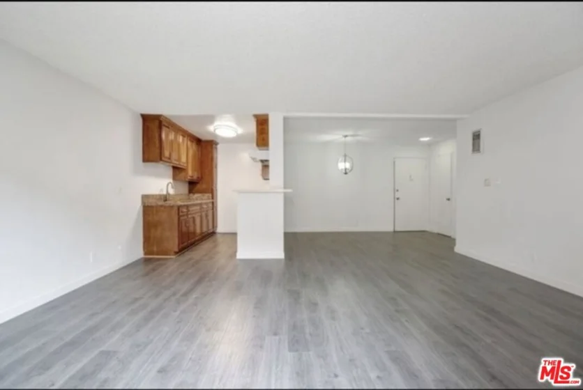 855 Victor Avenue #210 photo 5