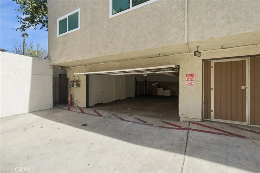 7439 Woodman Avenue #54 photo 32