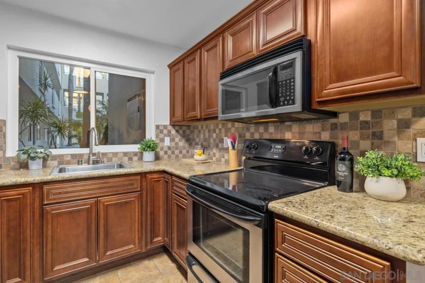 1030 Robinson Avenue #210 photo 35