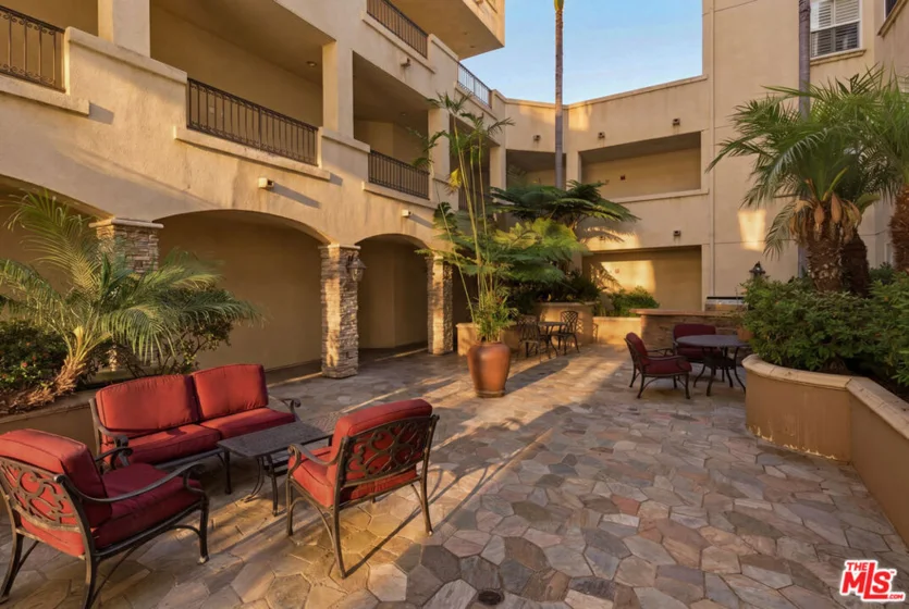 4237 Longridge Avenue #203 photo 5