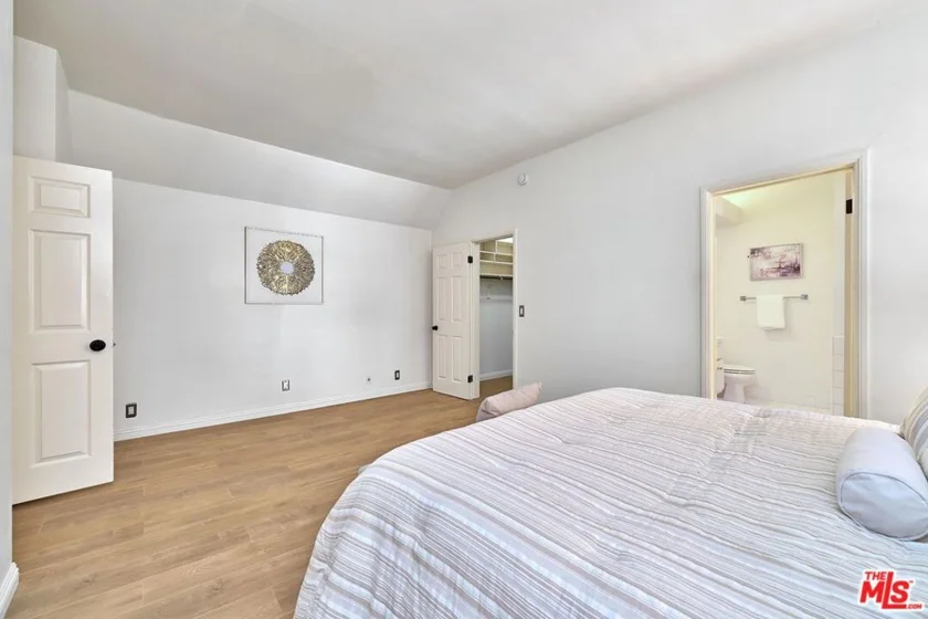 420 S Barrington Avenue #102 photo 20