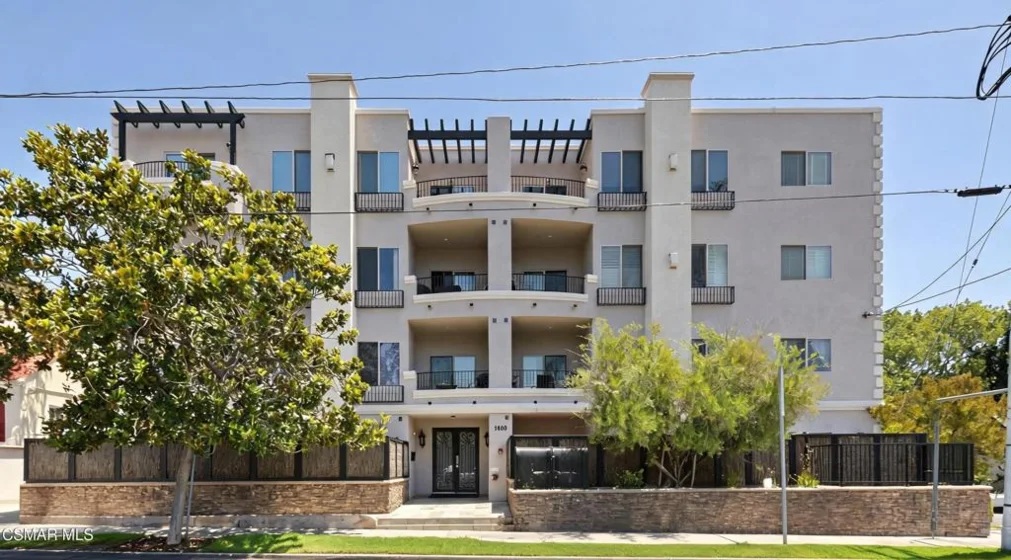 1410 N Curson Avenue #202 photo 3