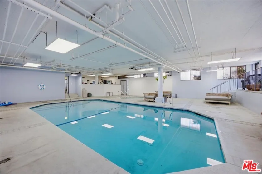 1271 Granville Avenue #402 photo 36