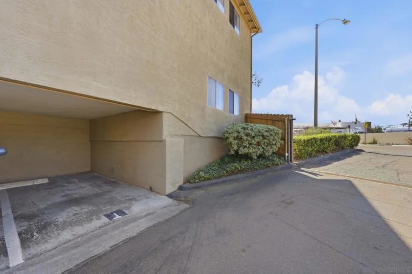 4775 Seminole Drive #201 photo 15