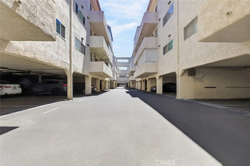 5412 Lindley Avenue #322 photo 37