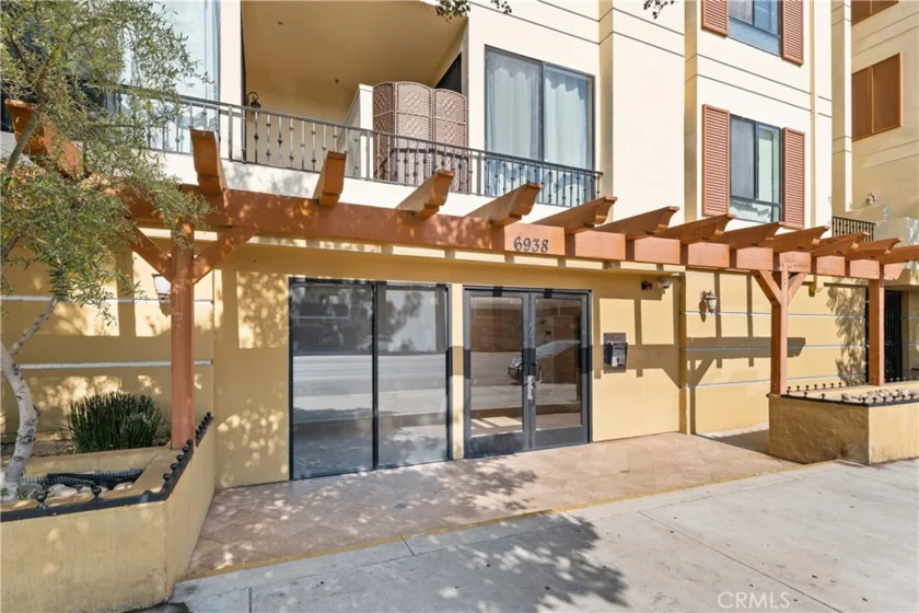 6938 Laurel Canyon #108 photo 2