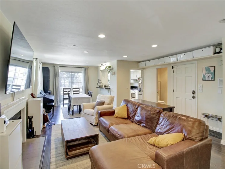 379 N Mentor Avenue #1 photo 29
