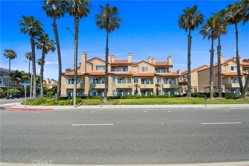 2000 Pacific Coast Hwy Apt 308 photo 2