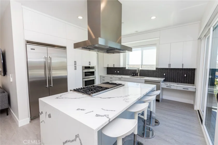 140 W Canada #b photo 5
