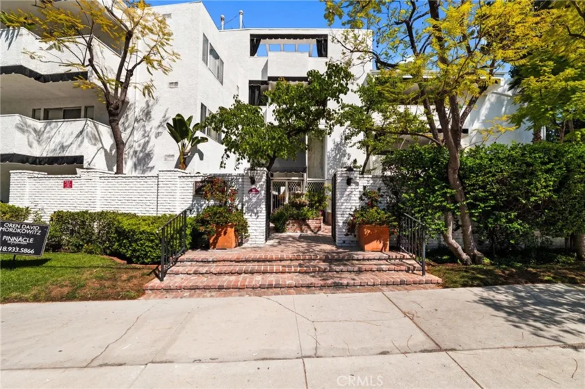 4950 Louise #304 photo 1