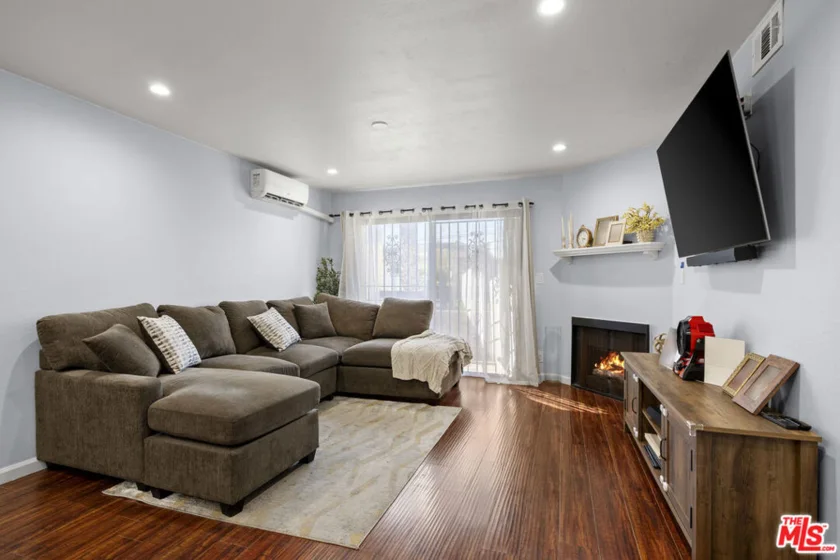 620 W Hyde Park Boulevard #103 photo 3