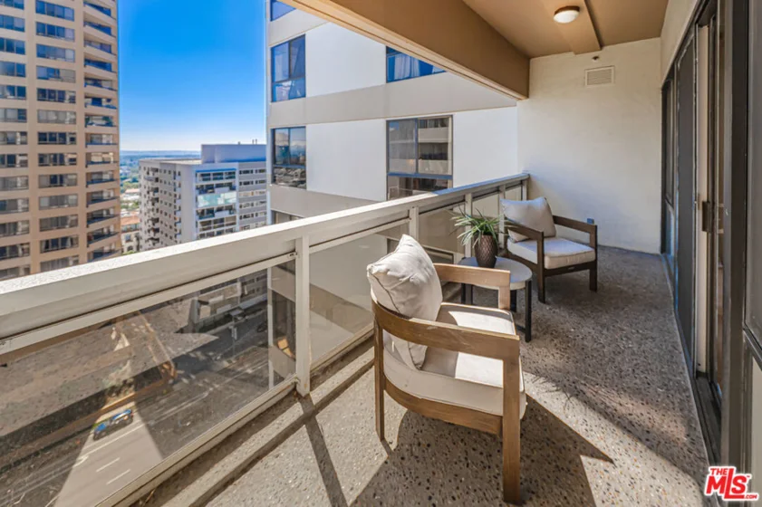 10445 Wilshire Boulevard #1402 photo 11