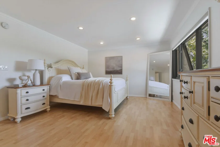 9000 Vanalden Avenue #123 photo 5