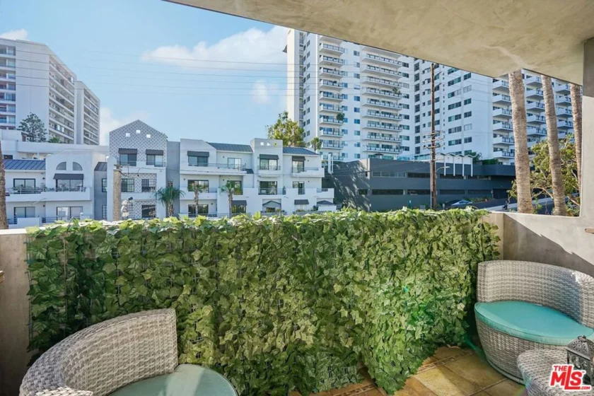 1124 N La Cienega Boulevard #301 photo 18