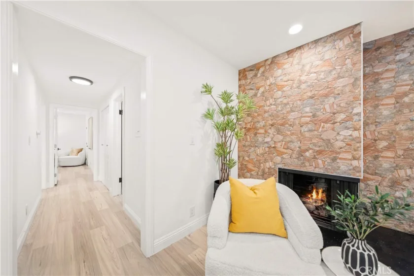 1611 S Pomona #D13 photo 25