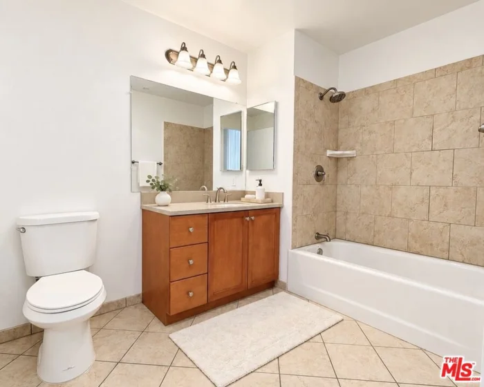 13941 Sherman Way #208 photo 12