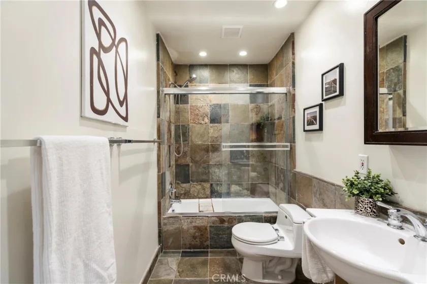 740 N Kings Road #208 photo 11
