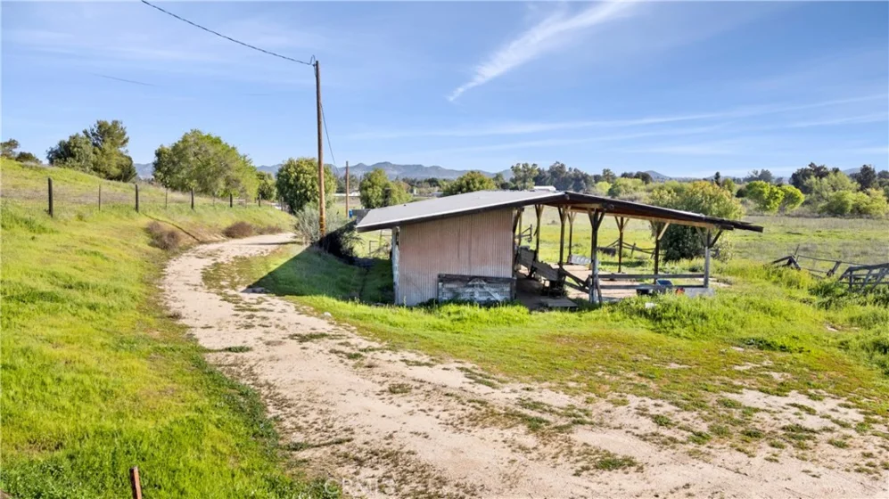25070 Hayes Avenue photo 9