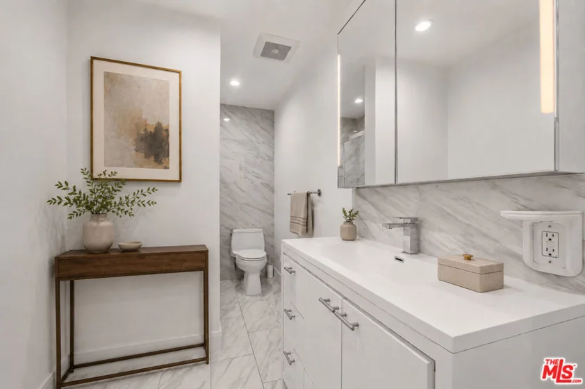 960 Larrabee Street #328 photo 32