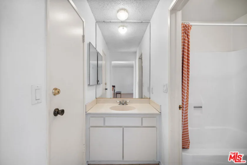 525 La Fayette Park Place #115 photo 4