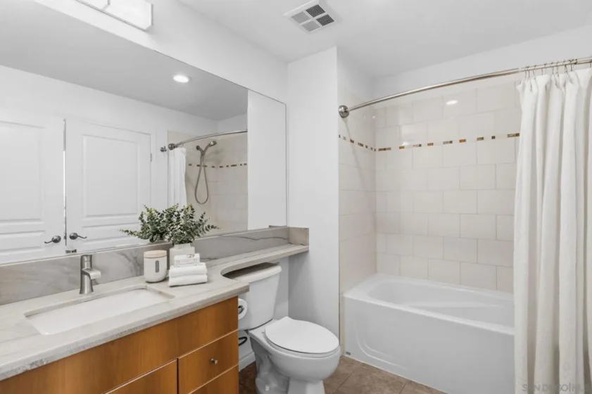300 W Beech Street #1705 photo 6