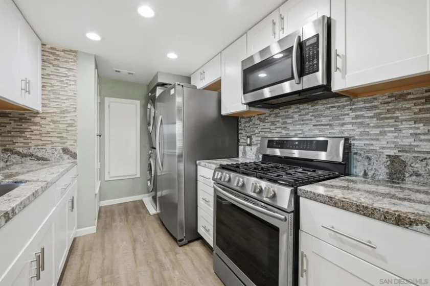 2055 Lakeridge #301 photo 17