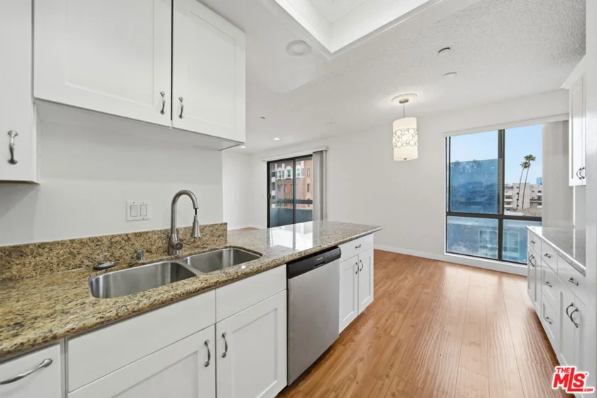 533 S St Andrews Place #313 photo 5